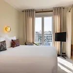 De Banville Hotel