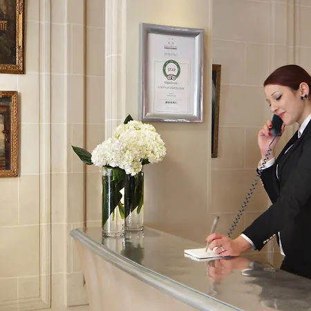 De Banville Hotel