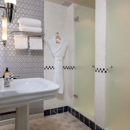Hotel De Banville 4*