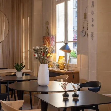 Hotel De Banville 4*
