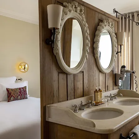 Hotel De Banville 4*
