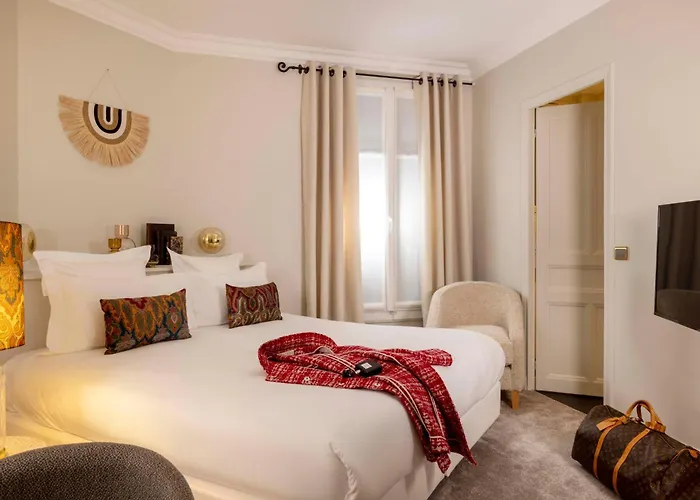 Hotel De Banville 4*