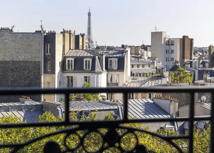 Hotel De Banville 4*