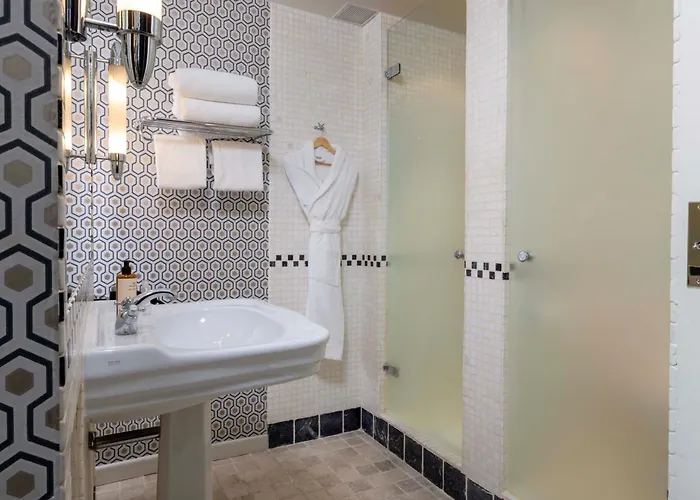 Hotel De Banville 4*