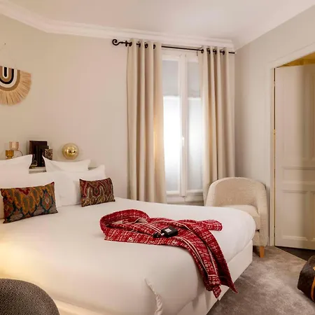 Hotel De Banville 4*