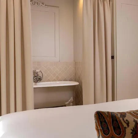Hotel De Banville 4*
