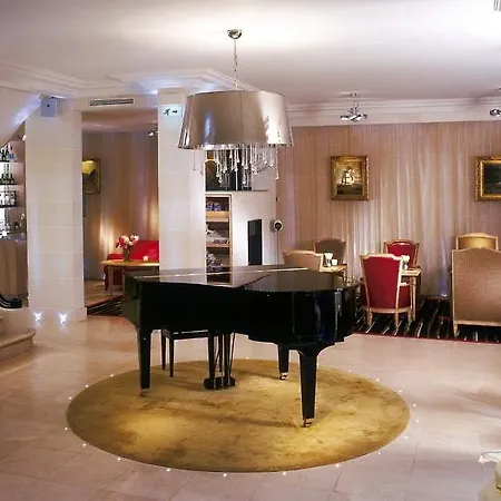 De Banville Hotel