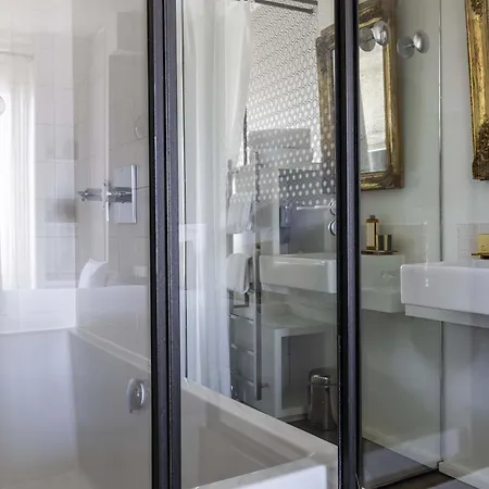 De Banville Hotel Paris