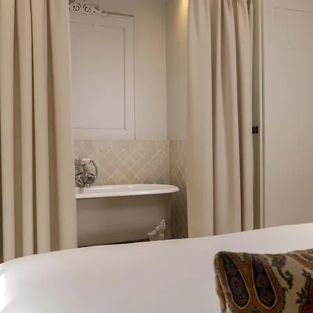 Hotel De Banville 4*